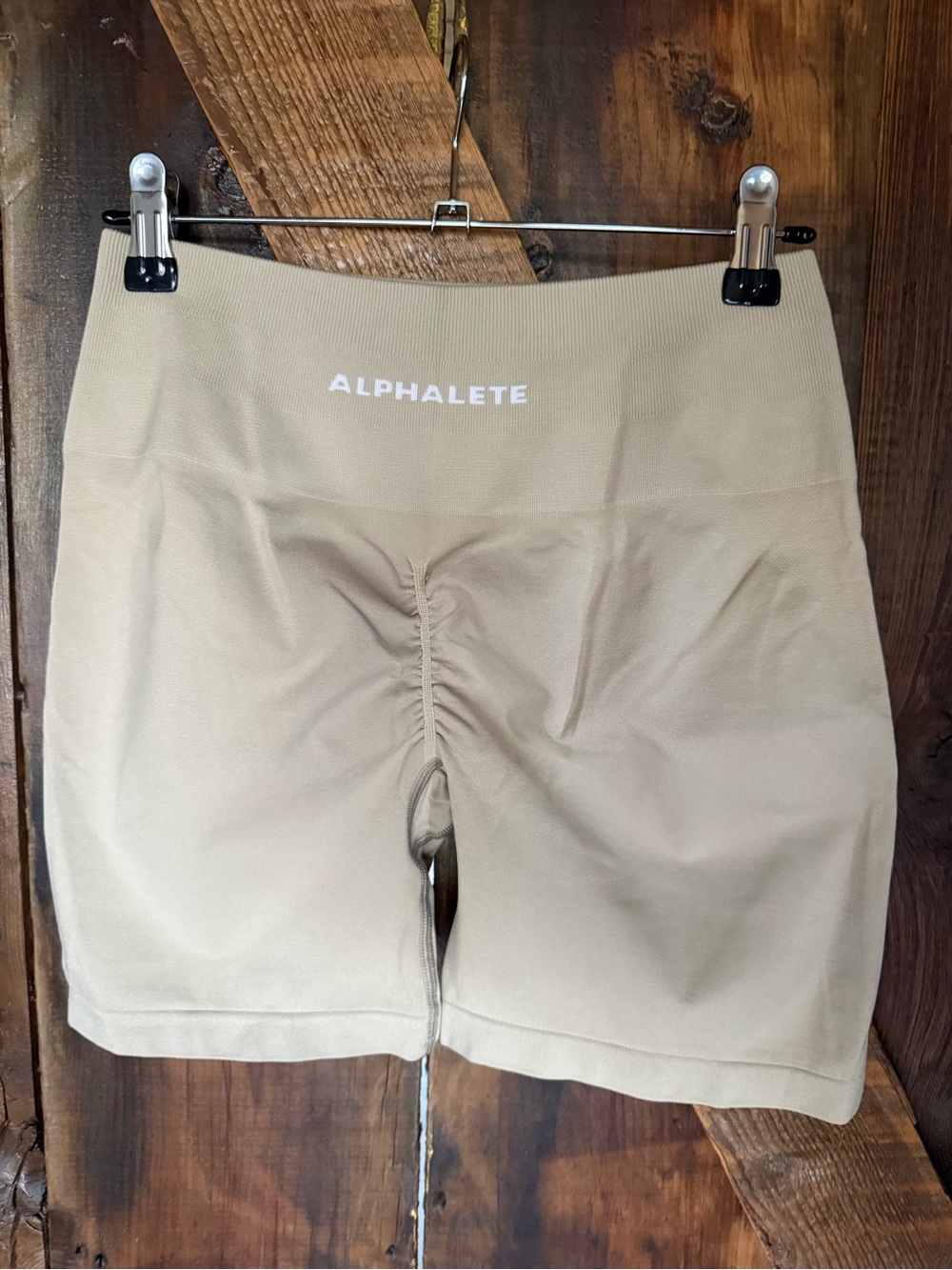 Alphalete Women’s Amplify shorts 4.5” color Linen